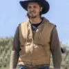 Man wearing a cowboy hat and beige vest in an outdoor setting kayce dutton Yellowstone cotton vest